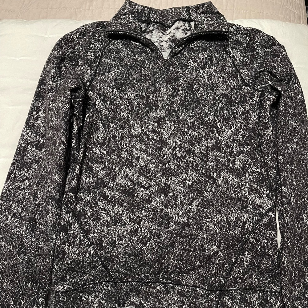 Lululemon black & white half zip pullover